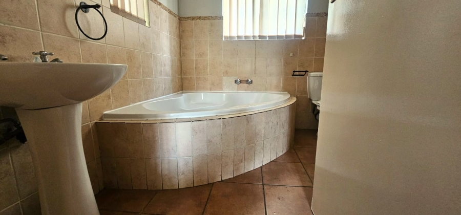 To Let 3 Bedroom Property for Rent in Waterval East North West